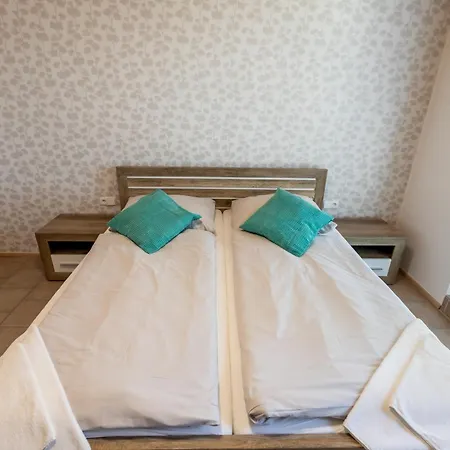בית הארחה Vranovska Plaz - 3*